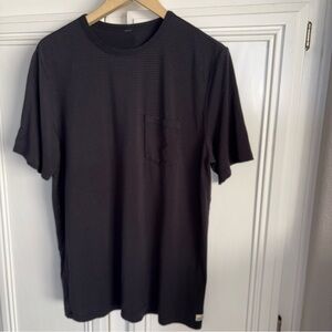 Vuori Black gray micro Striped Men's T Shirt pocket size M soft